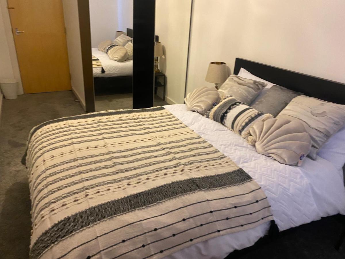 Abbys Free Street Parking Subject To Availability Apartment Manchester