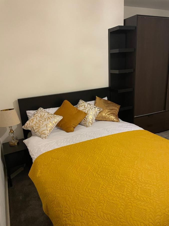 Abbys Free Street Parking Subject To Availability Apartment Manchester