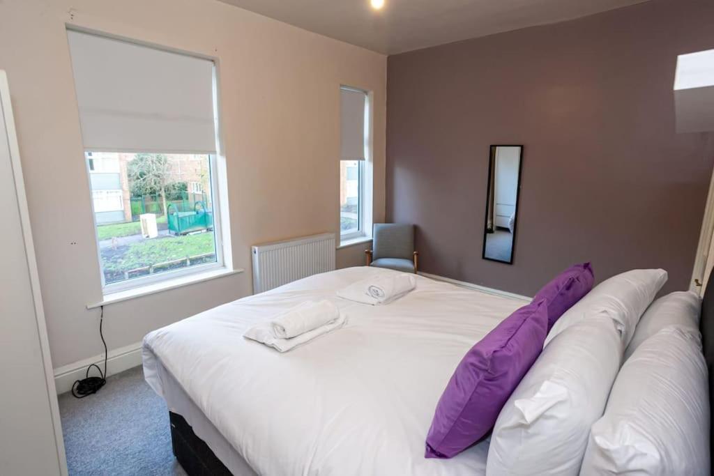 Holiday home Pillo - Spacious Cosy 2 Bedroom House By Bridgewater Canal *