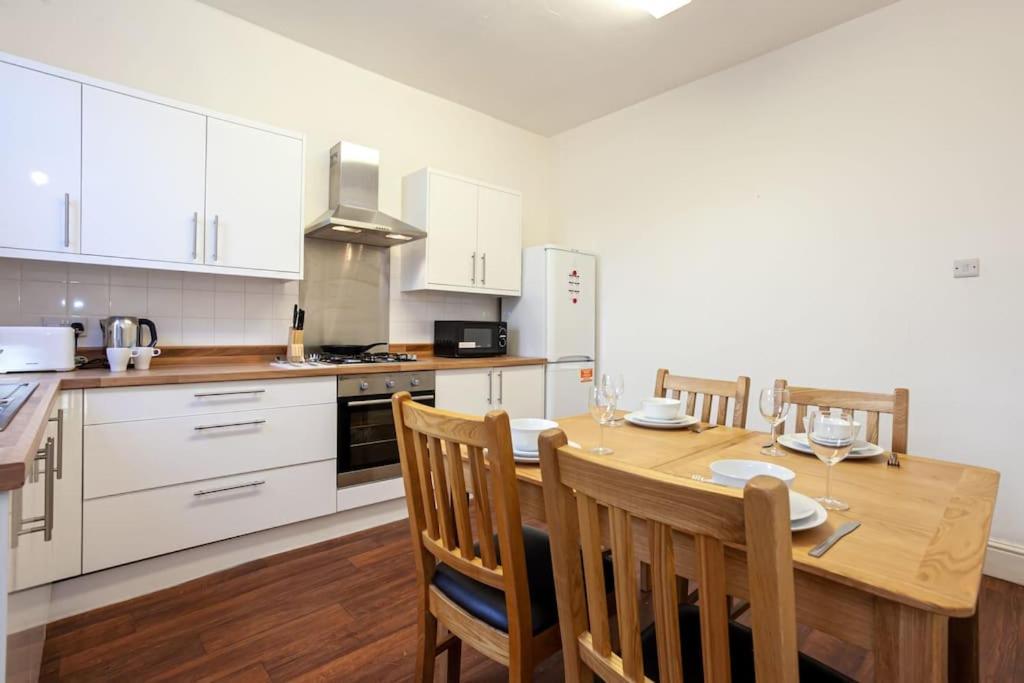 Pillo - Spacious Cosy 2 Bedroom House By Bridgewater Canal * Manchester