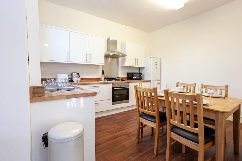 Pillo - Spacious Cosy 2 Bedroom House By Bridgewater Canal Holiday home Manchester