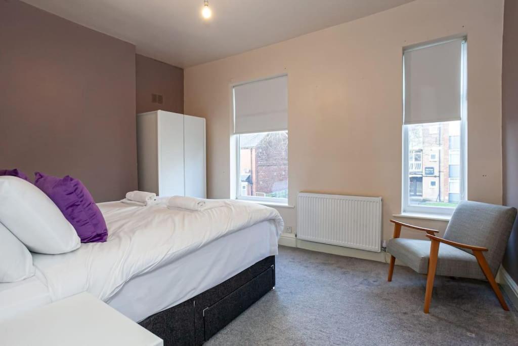 Holiday home Pillo - Spacious Cosy 2 Bedroom House By Bridgewater Canal *