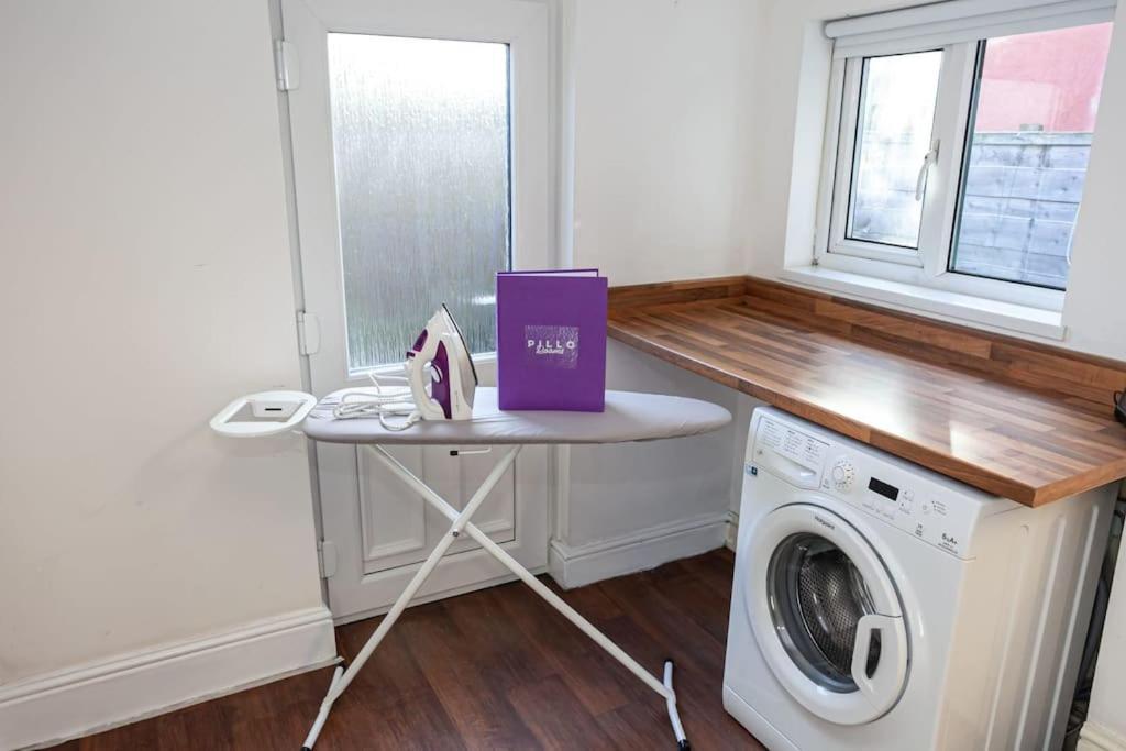 Pillo - Spacious Cosy 2 Bedroom House By Bridgewater Canal *