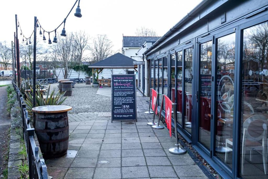 Holiday home Pillo - Spacious Cosy 2 Bedroom House By Bridgewater Canal *