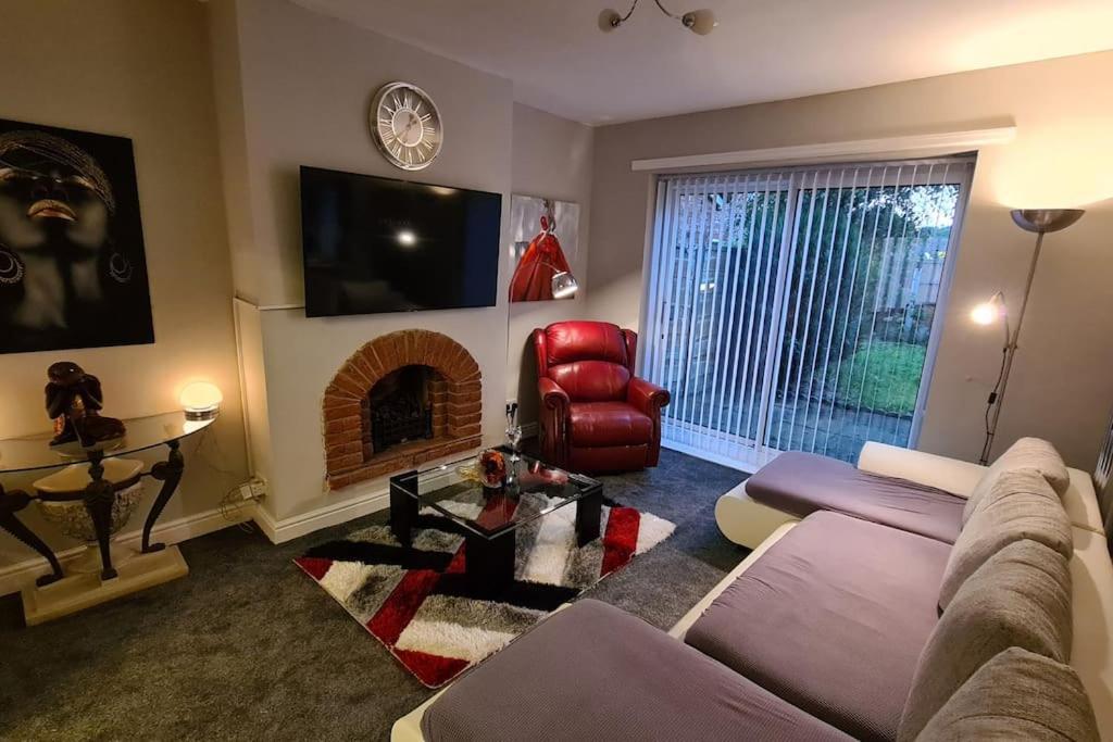 Stunning Home. Free Parking. *