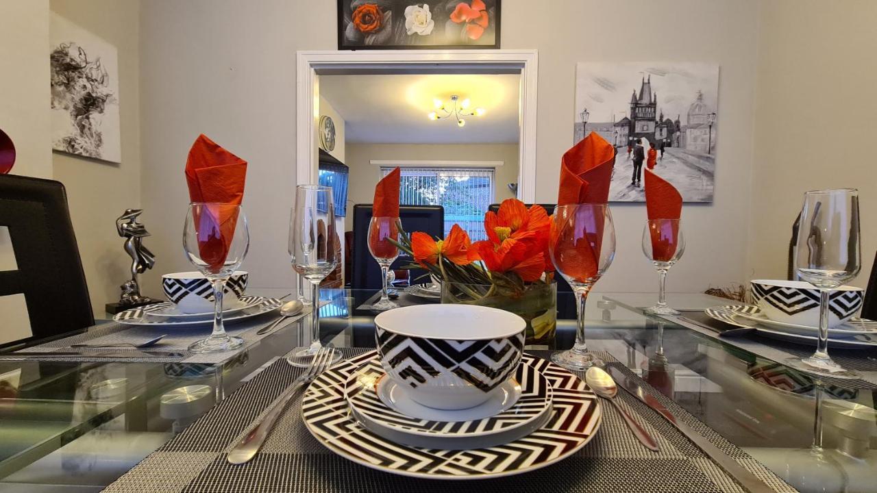 Holiday home Stunning Home. Free Parking. Manchester