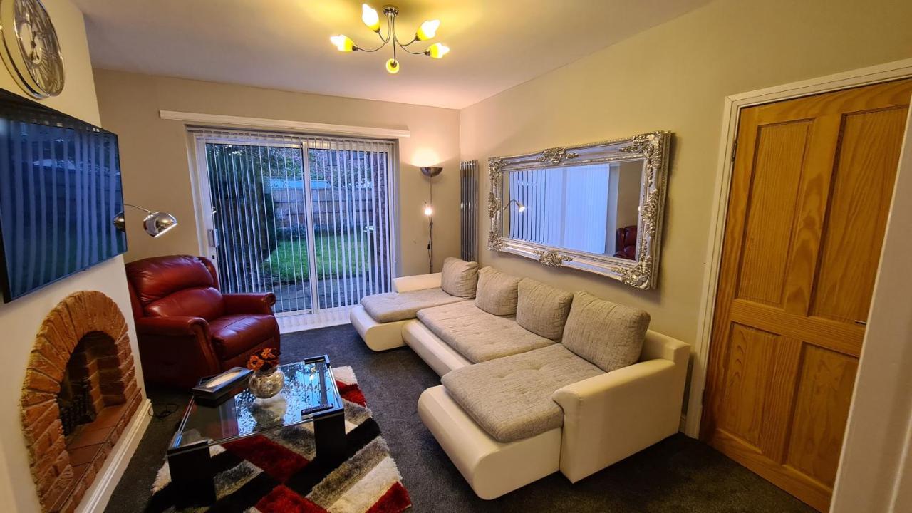 Stunning Home. Free Parking. *