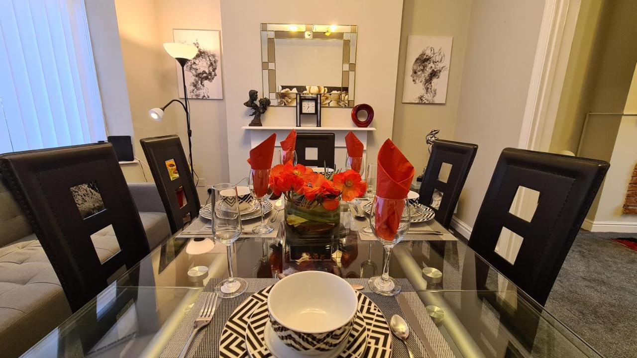 Stunning Home. Free Parking. Holiday home Manchester