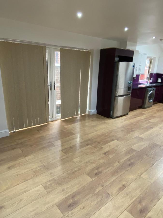 Bed & Breakfast Big Rusholme With Tv And Private Bathroom-parking&wifi