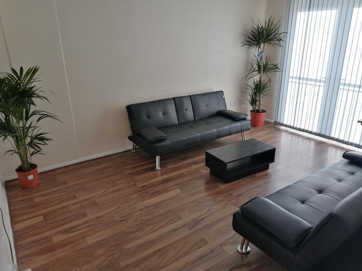 Large House With 3 Bedrooms House, 5 Guests Near City/manu Stadiums Vakantiehuis Manchester