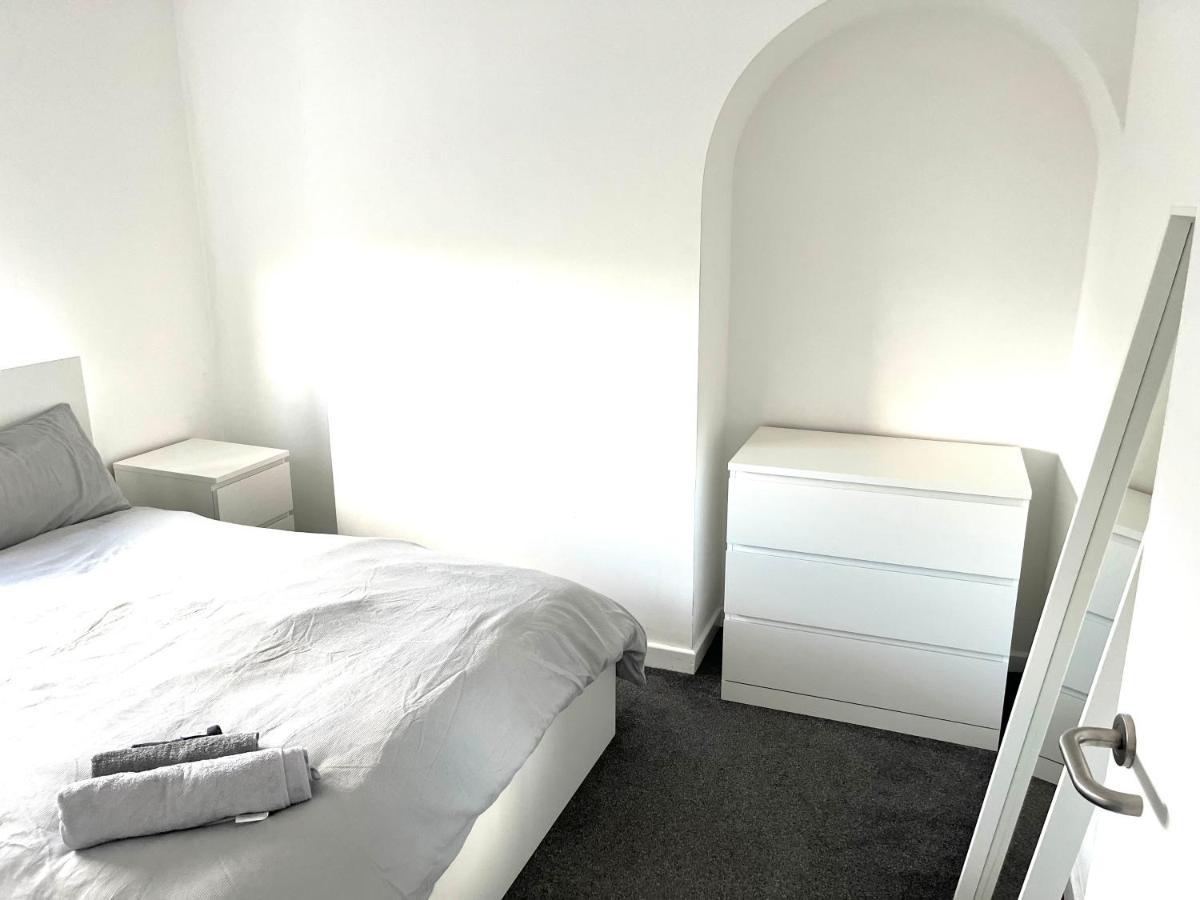 Recently Refurbished 15 Mins From Centre Appartement