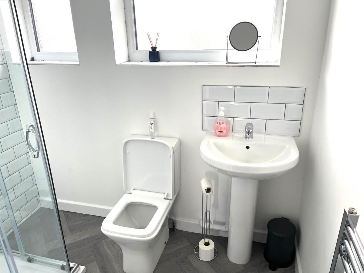 Recently Refurbished 15 Mins From Centre Manchester