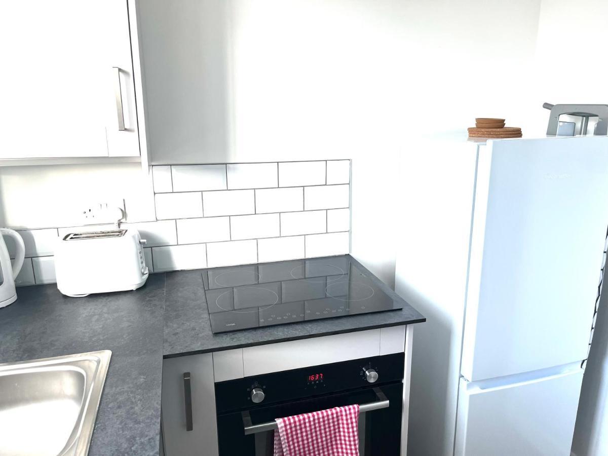 Recently Refurbished 15 Mins From Centre Manchester