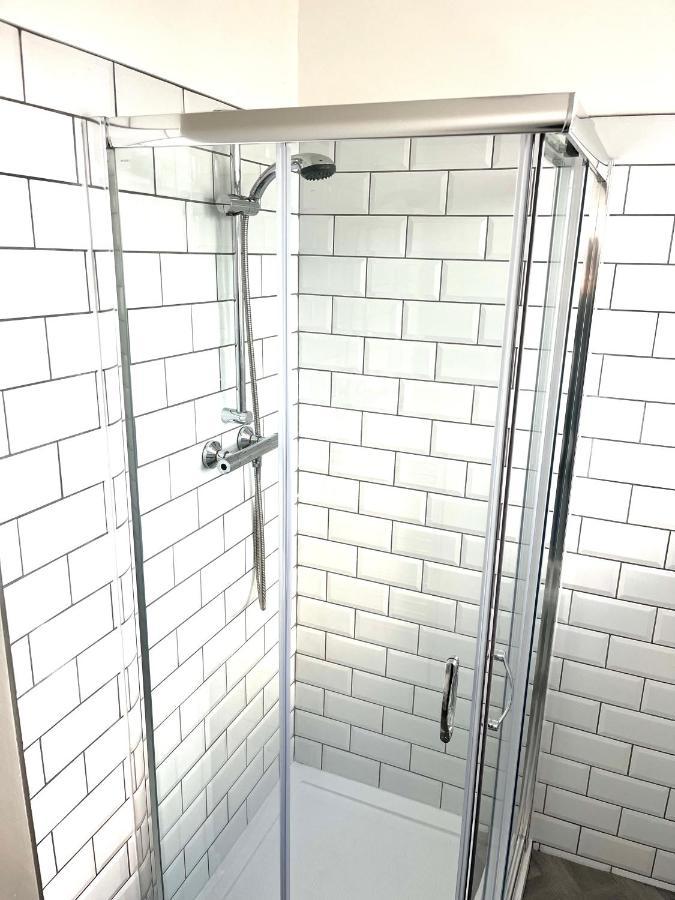 Recently Refurbished 15 Mins From Centre Appartement