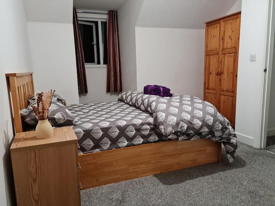 Impeccable 4-bed House Near Centre