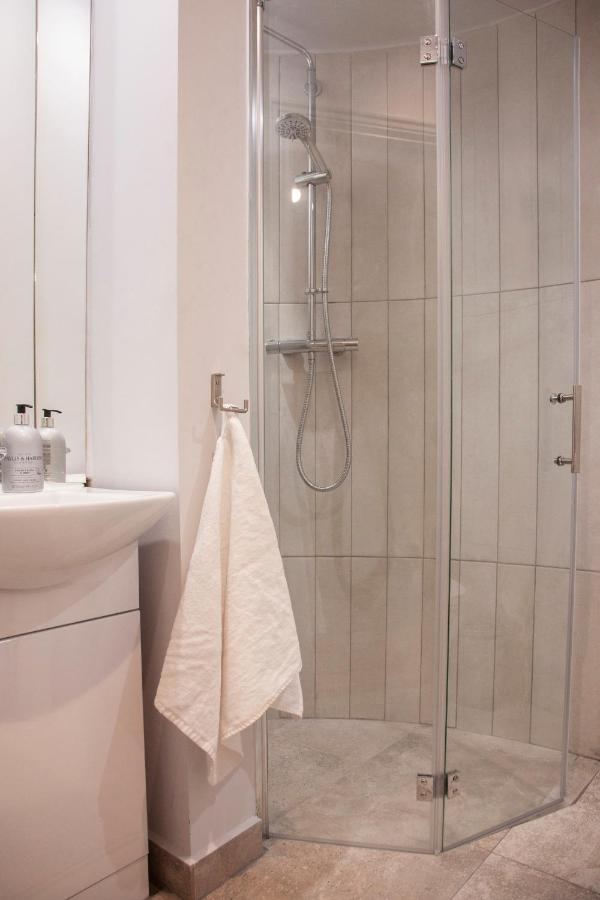 3 Bath Contemporary Victorian Near Attractions Manchester