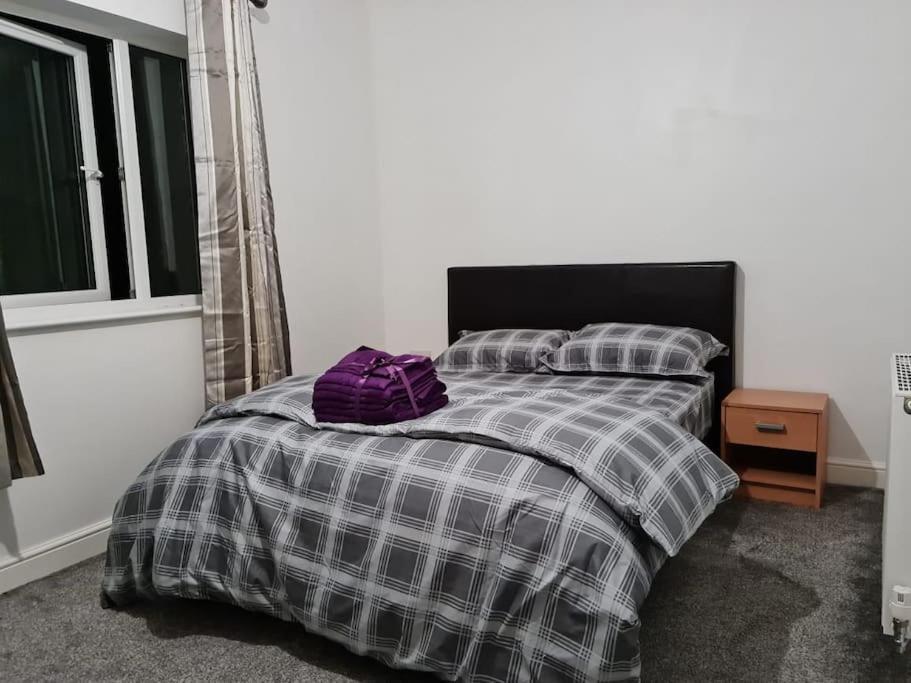 Impeccable 4-bed House Near Centre Vakantiehuis Manchester