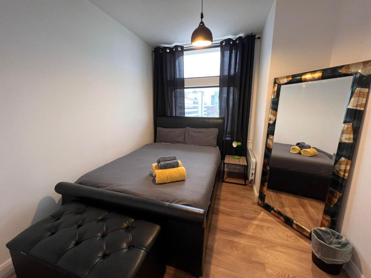 View 2 Bedrooms Flat Manchester