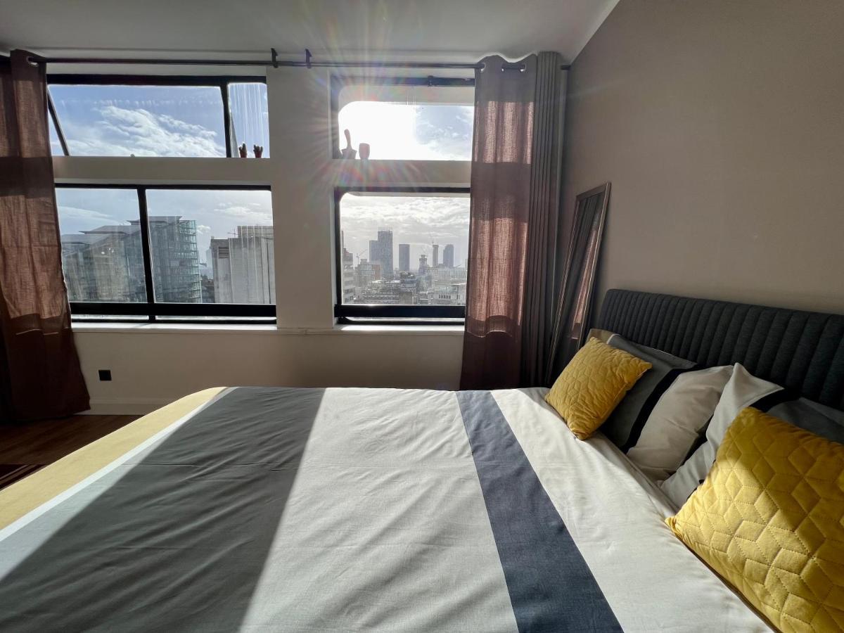 View 2 Bedrooms Flat Appartement Manchester