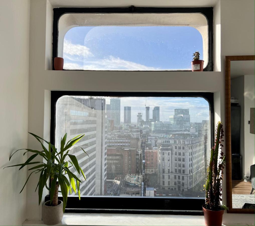 View 2 Bedrooms Flat * Manchester