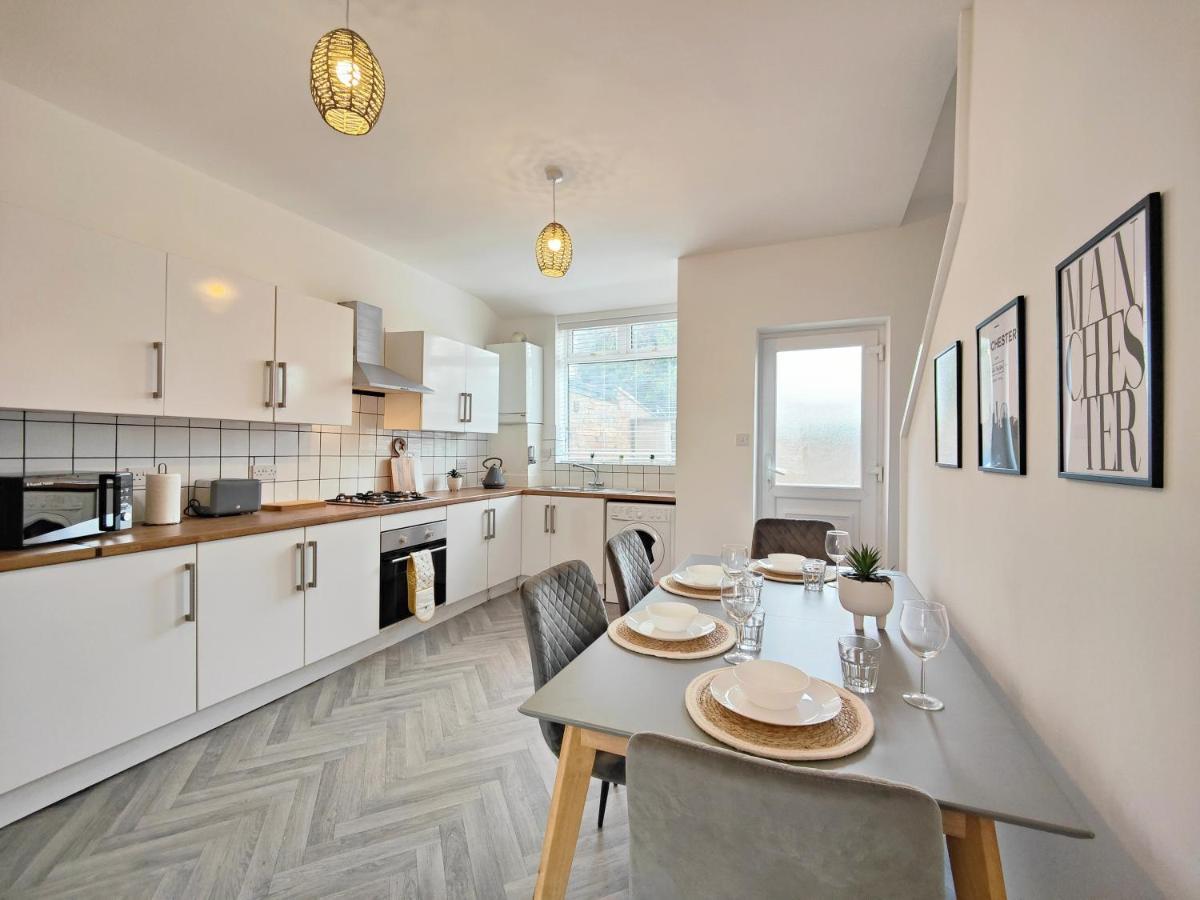 Holiday home Stott House - Bright Spacious Townhouse 15 Minutes To Central With Free Parking *