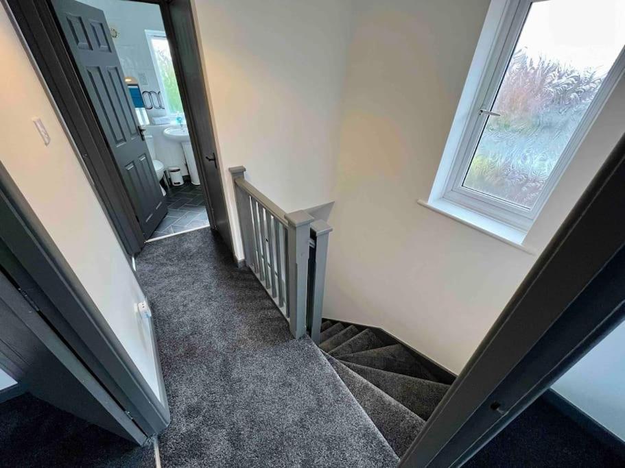 3 Bedroom House With Parking * Manchester