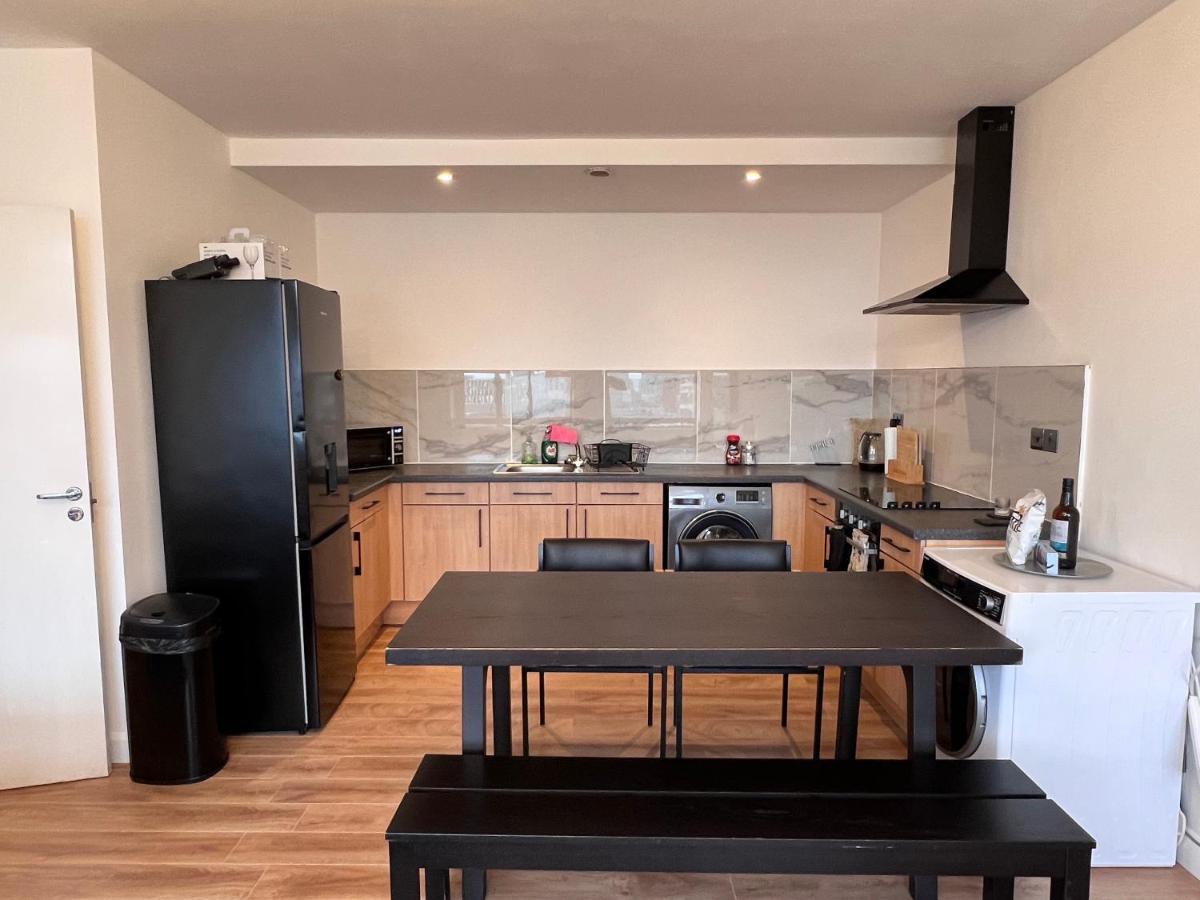 View 2 Bedrooms Flat *