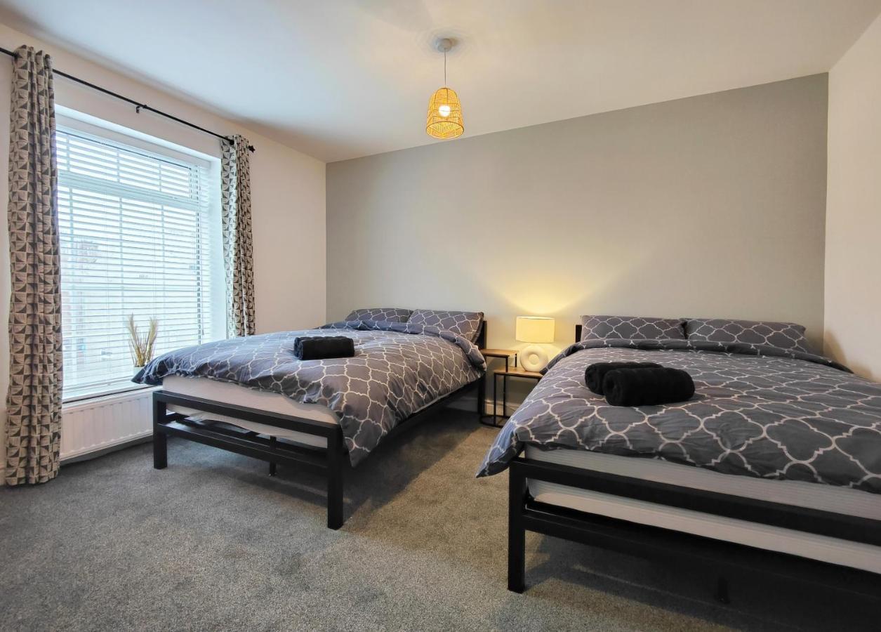 Stott House - Bright Spacious Townhouse 15 Minutes To Central With Free Parking Holiday home Manchester