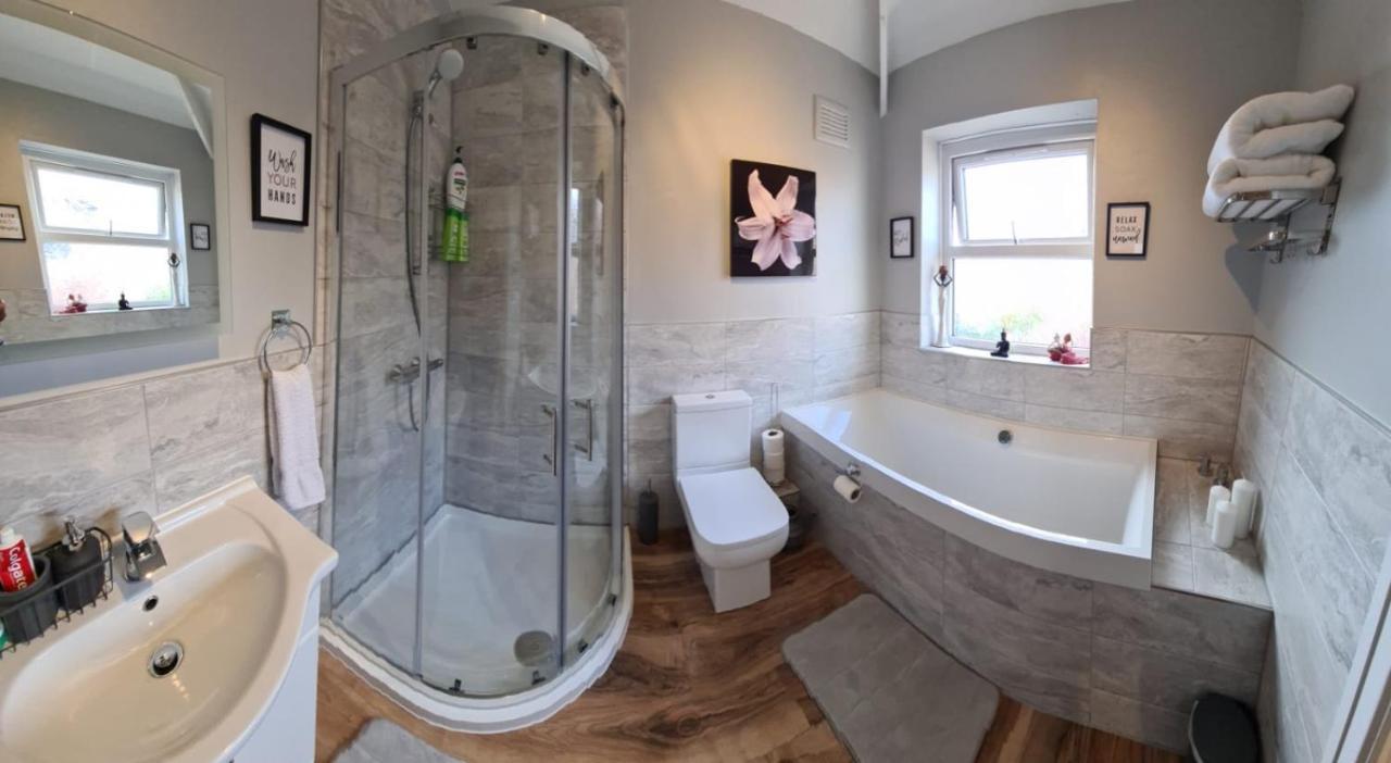 Stunning Home. Free Parking. Holiday home Manchester