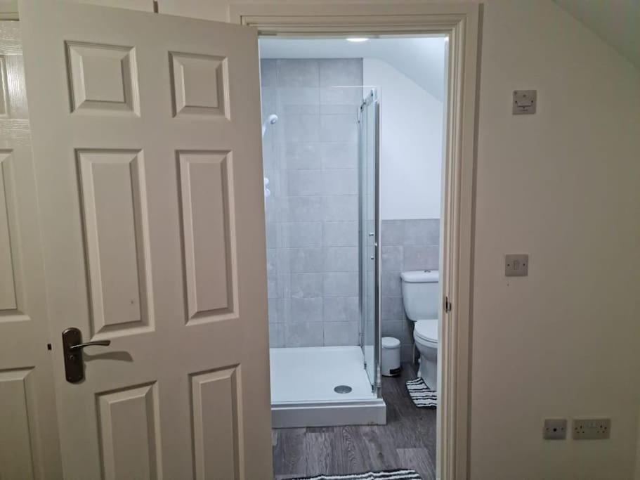 Impeccable 4-bed House Near Centre *