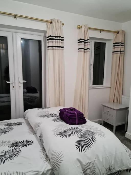 Holiday home Impeccable 4-bed House Near Centre
