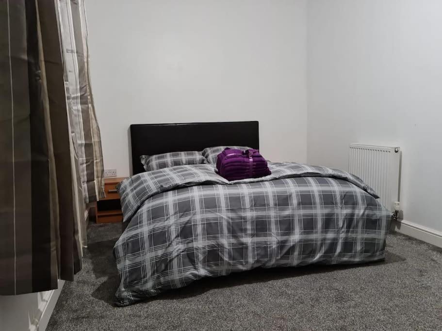 Impeccable 4-bed House Near Centre *