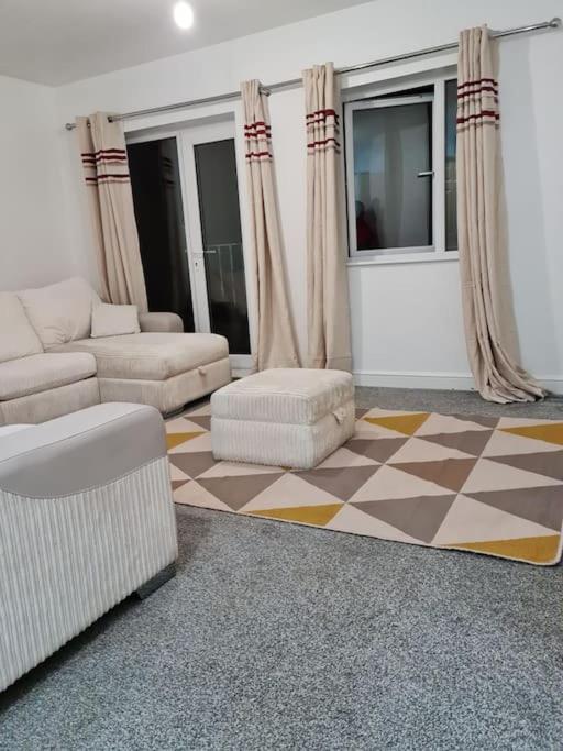 Impeccable 4-bed House Near Centre Holiday home Manchester