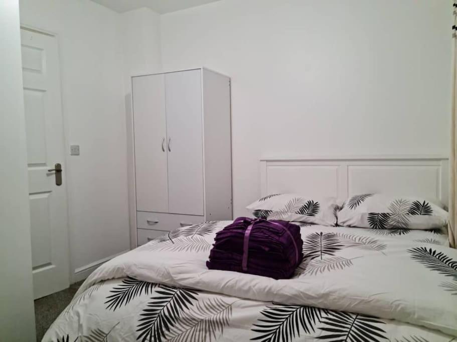 Impeccable 4-bed House Near Centre *