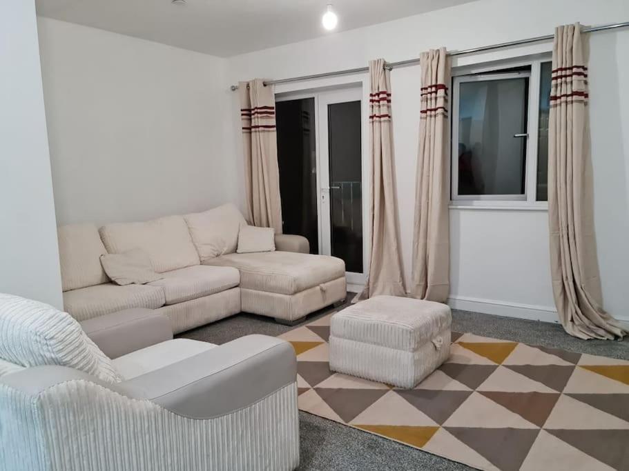 Impeccable 4-bed House Near Centre