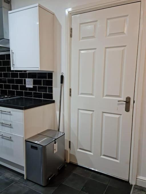 Impeccable 4-bed House Near Centre *