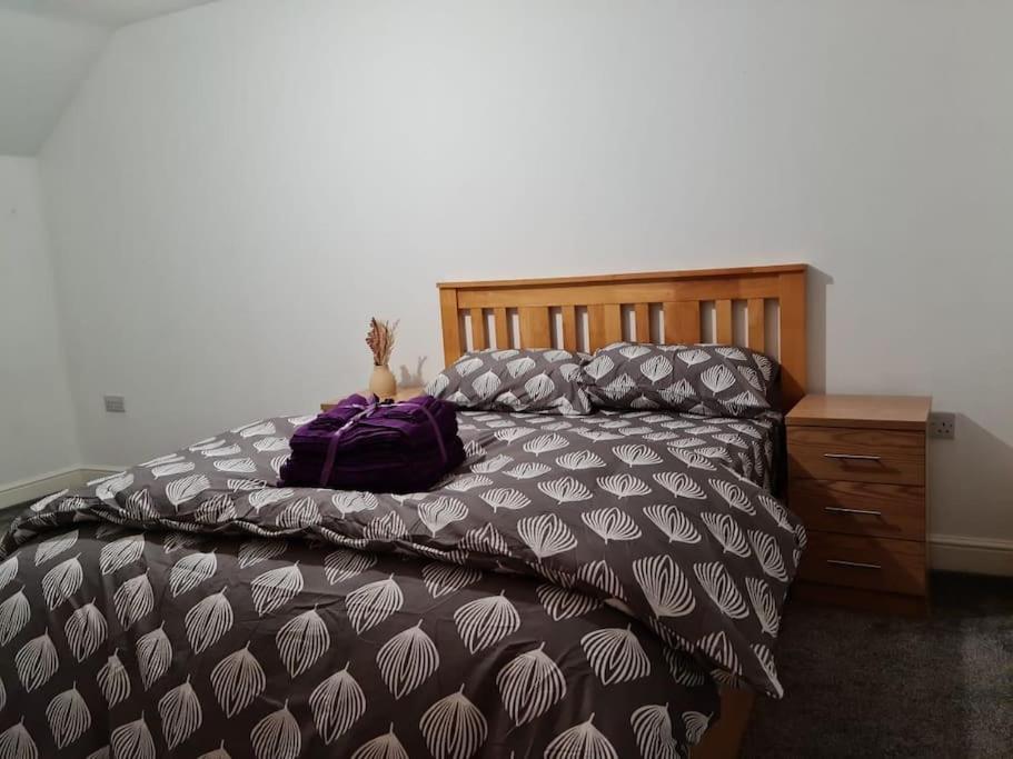 Holiday home Impeccable 4-bed House Near Centre Manchester