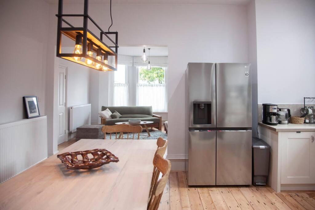3 Bath Contemporary Victorian Near Attractions * Manchester
