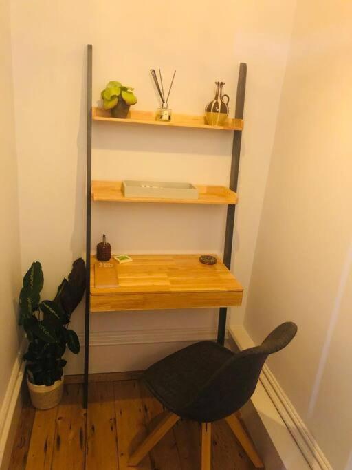 3 Bath Contemporary Victorian Near Attractions Apartment
