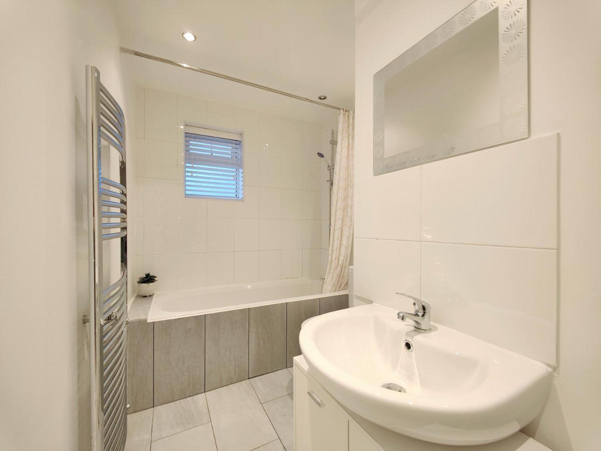 Stott House - Bright Spacious Townhouse 15 Minutes To Central With Free Parking * Manchester