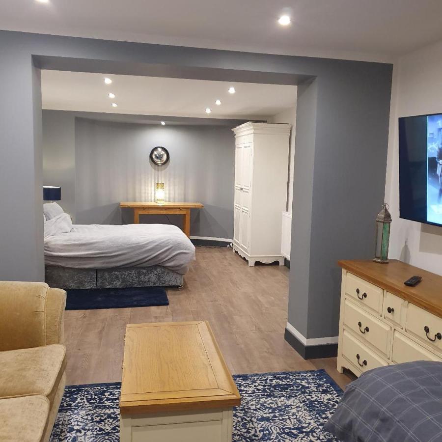 Appartement Luxury Prestwich With Own Entrance With One Double And One Single Bed