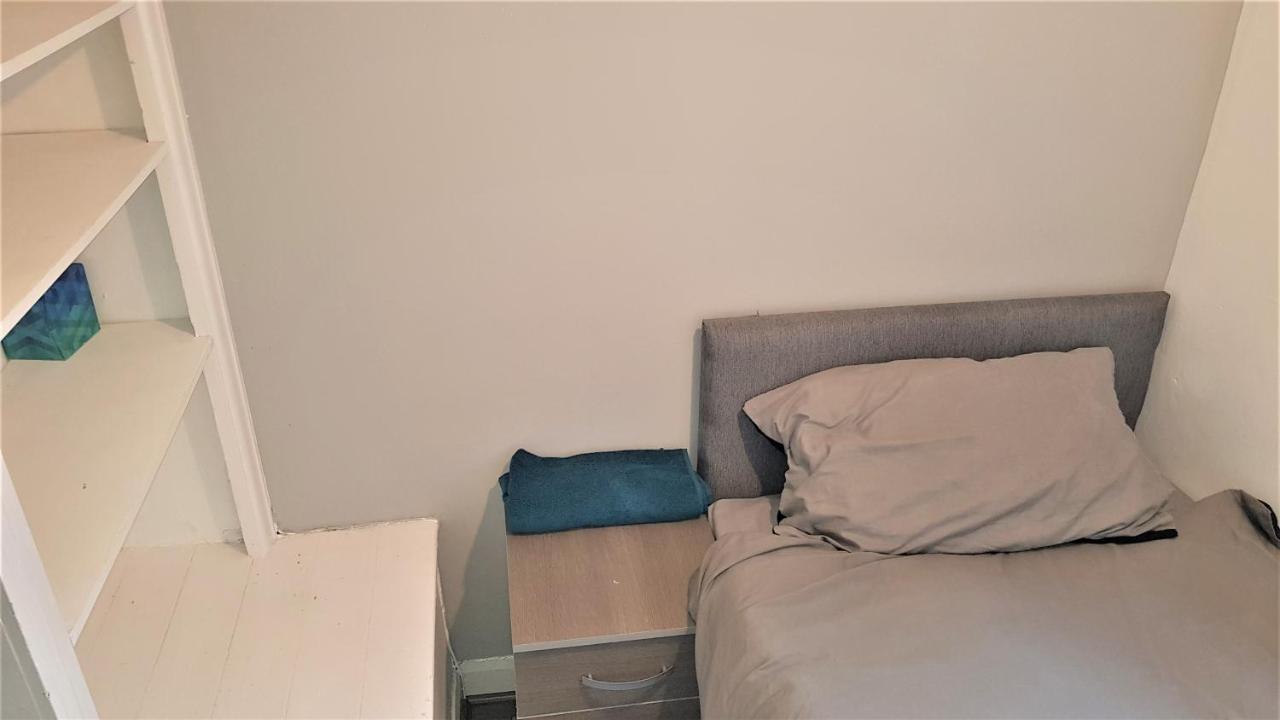 Single Bedroom In Withington M20 1 Single Bed, Rm4 Bed & Breakfast