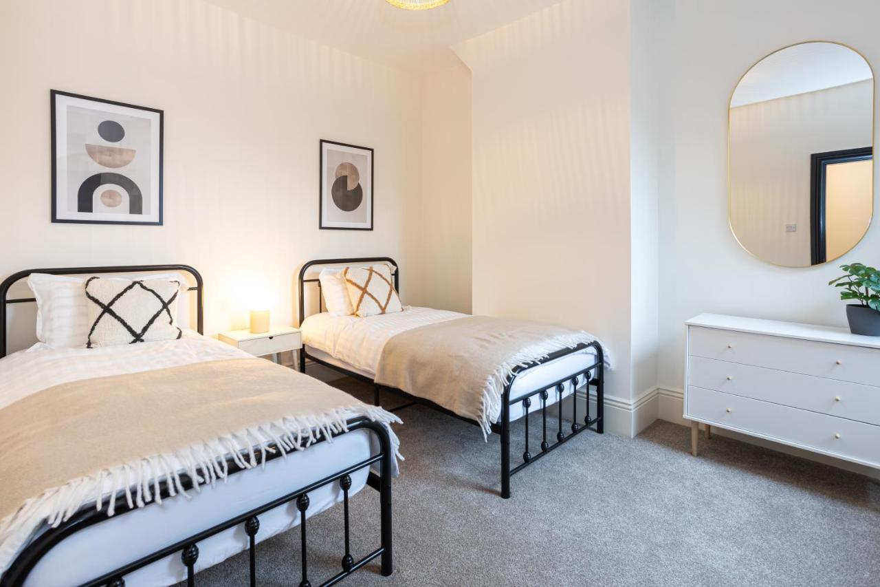 Stunning Scandi 3 Bed House In Manchester-parking