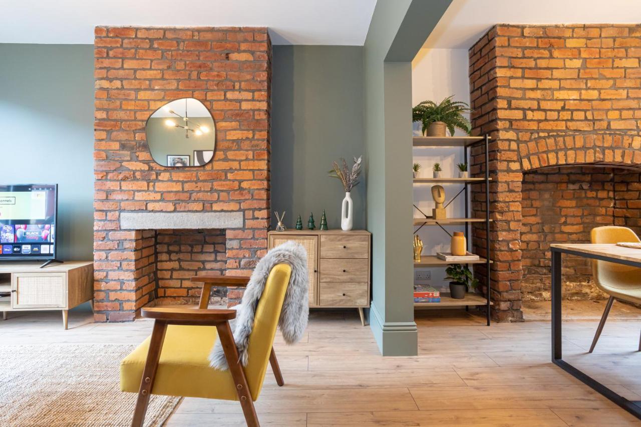 Stunning Scandi 3 Bed House In Manchester-parking *