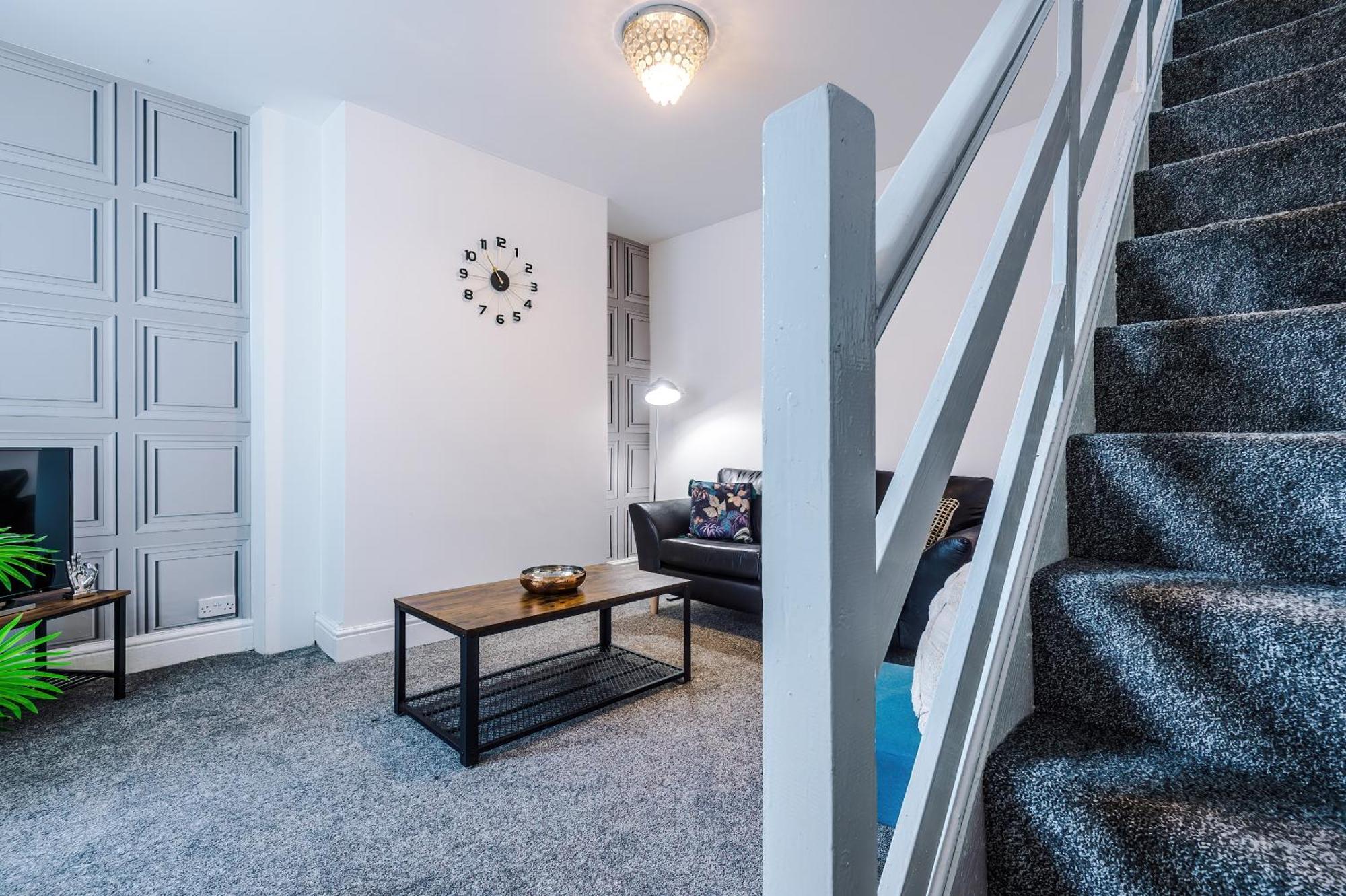Three Bedroom With Free Parking *