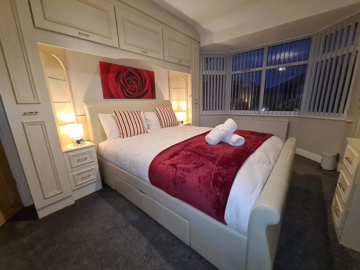Holiday home Stunning Home. Free Parking. Manchester