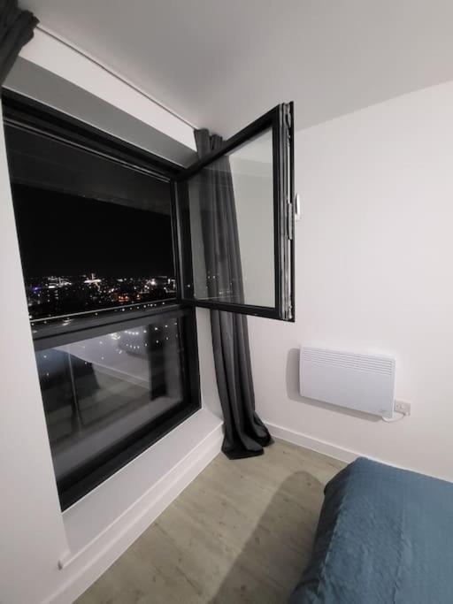 Beautiful 2 Bedroom Salford Quays