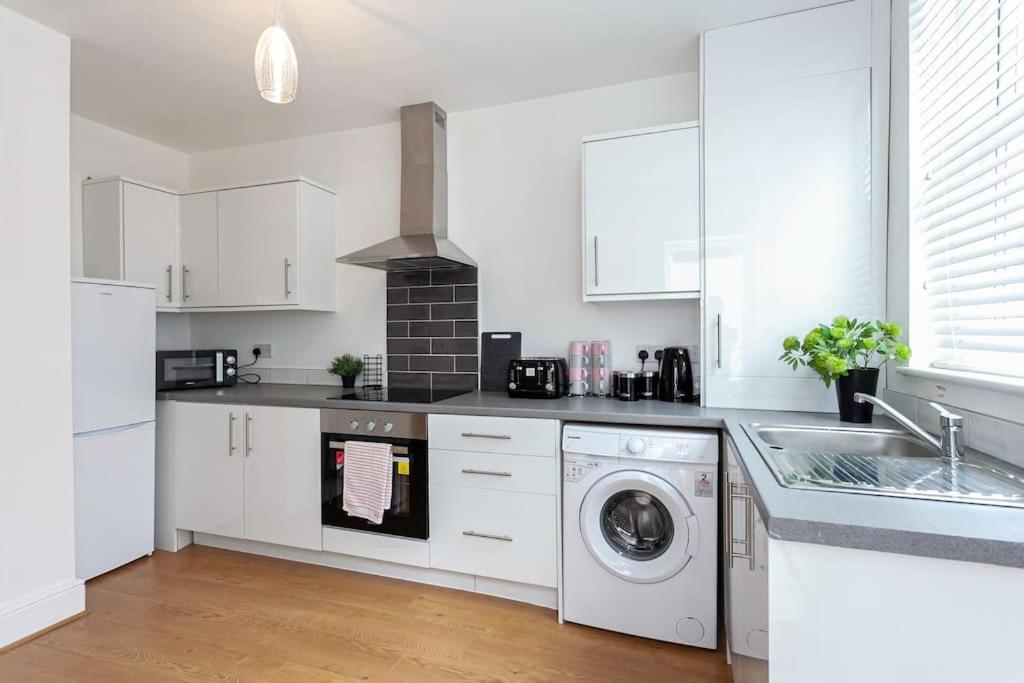 Spacious Comfortable House Close To Etihad+parking Holiday home *