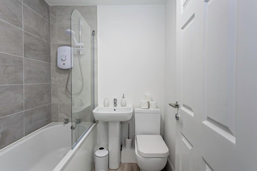 Holiday home Spacious Comfortable House Close To Etihad+parking *