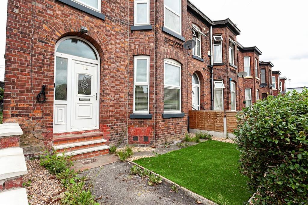 Spacious Comfortable House Close To Etihad+parking Holiday home Manchester